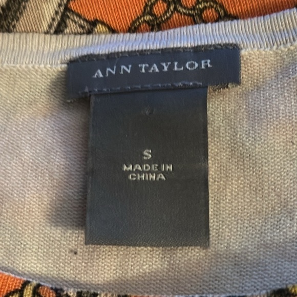 Ann Taylor Sz S silk blend chain buckle belt print orange tan cap sleeve sweater - Picture 4 of 5